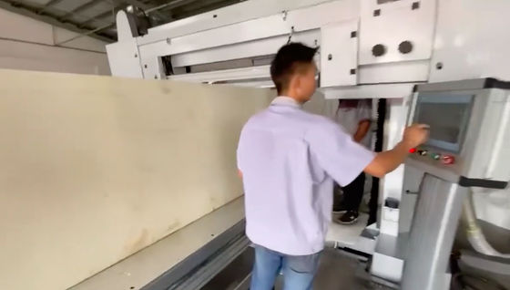 Wysokiej klasy automatyczna płaska maszyna do cięcia pianki TDBW-2100