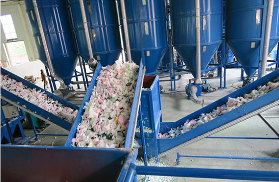 Trójwymiarowa linia recyklingu pianki PE i obrócona maszyna bąbelka okrągła