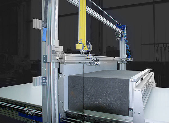 Gąbka pionowa prosty duży Cnc Foam Cutter Siemens sterowanie obracający się stolik roboczy